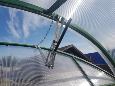 Avtomat_dlya_provetrivaniya_teplic_UNIVENT_Daniya_2