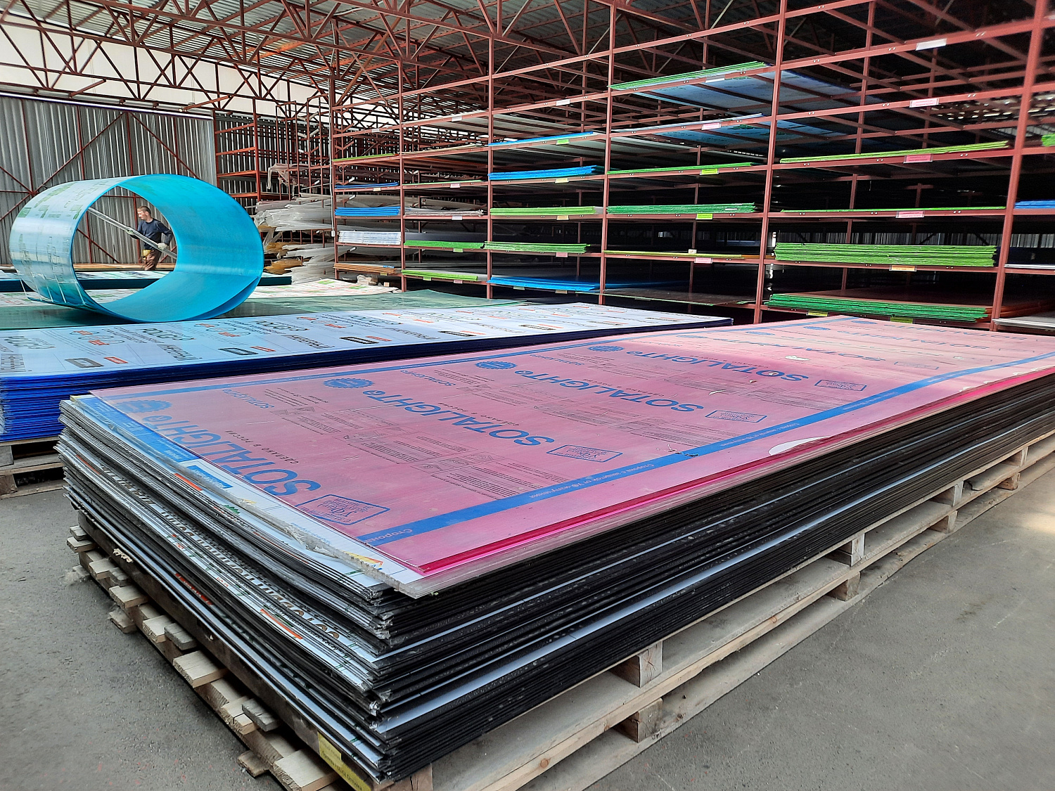 Правильное хранение и погрузка сотового поликарбоната